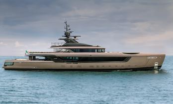 Charter yacht RAJA² at sea